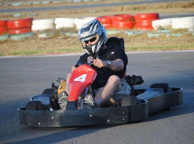 Llegando con el kart a la curva